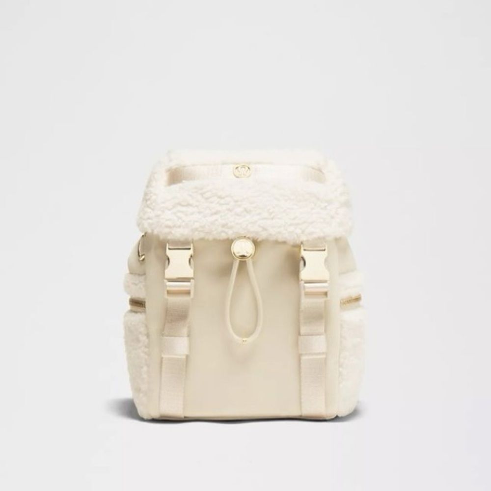 SHIPS TODAY LULULEMON Wunderlust Backpack Mini White *Fleece + Gold 3L NWOT